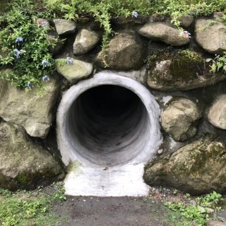 水管山洞